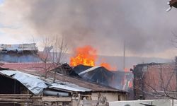 Bolu'da yangın, 2 katlı ev alev alev yandı