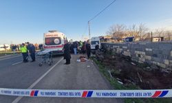 Diyarbakır'da işçileri taşıyan minibüs, bahçe duvarına çarptı: 10 yaralı