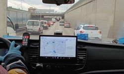 Fermuar sistemiyle ambulansa 'hayat koridoru' açtılar