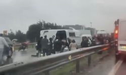 İstanbul - Büyükçekmece D-100 Karayolu'nda midibüs devrildi; kaza kamerada -1