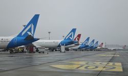 İstanbul - Sabiha Gökçen Havalimanı'nda uçuşlara yağmur engeli; 42 uçak divert etti