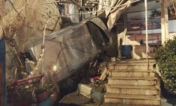 İstanbul - Silivri'de hafif ticari araç 5 metre yükseklikten düştü: 1'i ağır, 2 yaralı