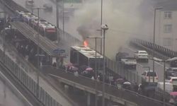 İstanbul - Şişli'de metrobüste yangın-1
