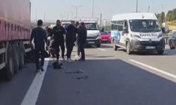 İstanbul- Sultanbeyli TEM Otoyolu'nda motosiklet TIR'a çarptı