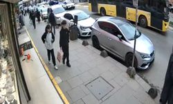 İstanbul - Sultanbeyli'de İETT otobüsünün çarptığı yaya ağır yaralandı; kaza anı kamerada