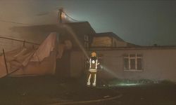 İstanbul - Sultangazi'de 2 katlı binada çıkan yangın söndürüldü