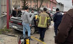 Kamyonet ile otomobil çarpıştı; 2'si bebek 9 yaralı