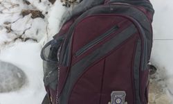 Kayıp dağcı, çukur kazıp geceyi içinde geçirmiş