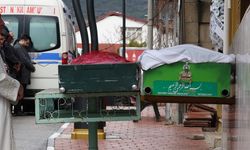 Kazada ölen 1 günlük sözlü çift, yan yana toprağa verildi