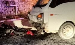 Manisa'da motosiklet ile kamyonet çarpıştı: 2 yaralı