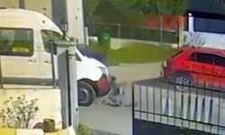 Minibüs ile motosikletin çarpıştığı kaza kamerada: 2 yaralı