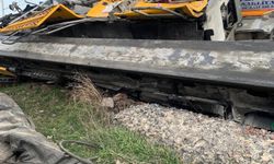 Nevşehir'de yük treni hemzemin geçitte TIR'a çarptı: 2 yaralı