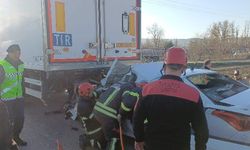 Otomobil, TIR'a arkadan çarptı: 1 yaralı