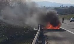 Otoyolda otomobil alev alev yandı