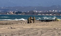Sakarya'da sahilde parçalanmış insansız hava aracı bulundu (2)