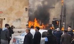 Şanlıurfa'da trafodaki patlamada park halindeki 4 araç hasar gördü