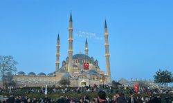 Selimiye Camisi meydanında 7 bin 500 kişi Kadir Gecesi iftarında buluştu / Ek fotoğraflar