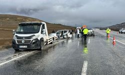 Sivas'ta 3 aracın karıştığı zincirleme kaza: 1 ölü, 5 yaralı