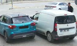 Trafikte beyzbol sopalı saldırı kamerada