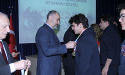 'Üniversitelerarası Korumalı Futbol'da şampiyonlara kupaları verildi