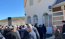 Yangında ölen kadın toprağa verildi, eşinin tedavisi sürüyor