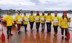 Kuzeyin Kraliçeleri, 8 Mart'ta Karadeniz'in buz gibi sularına kürek çekti