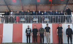 10 yaşındaki Yusuf piyano çaldı, arkadaşları melodikalarla eşlik etti