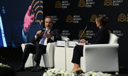ADF 2026'nın ikinci gününde Bakan Fidan'dan HostTalk toplantısı