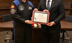 Alper Gezeravcı, Eskişehir'de üniversitelilerle bir araya geldi