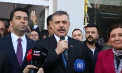 Bakan Çiftçi, Neşet Ertaş'ın kabrini ziyaret etti (2)