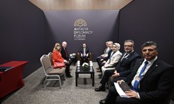 Bakan Kacır'dan Antalya'da diplomasi trafiği