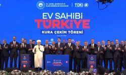 Bakan Kurum, Çorum'da 'Ev Sahibi Türkiye' kura çekim törenine katıldı
