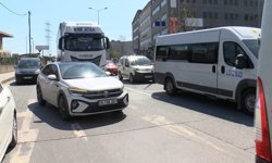 Başakşehir'de seyir halindeki minibüs alev alev yandı