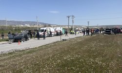 Çankırı'da 2 otomobil kavşakta çarpıştı: 4 yaralı