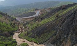 Dere taştı, Şemdinli-Derecik kara yolu ulaşıma kapandı