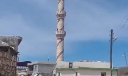 Diyarbakır'da hasarlı minarenin kontrollü yıkımı yapıldı; o anlar kamerada