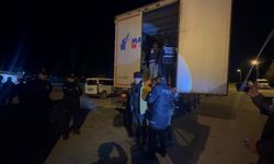 Durdurulan TIR'da 18 kaçak göçmen yakalandı