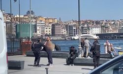 Fatih'te büfeden aldığı döner bıçağıyla kendisini yaraladı