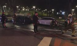 İstanbul - Beşiktaş'ta park halindeki elektrikli otomobilde çıkan yangın yandaki araca sıçradı