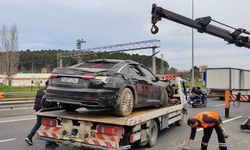 İstanbul- Eyüpsultan'da otomobil ormanlık alana uçtu; sürücü araçta sıkıştı