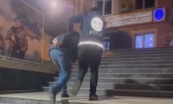 İstanbul'da polis yeleğiyle sanal medyadan yayın yapan şüpheli yakalandı