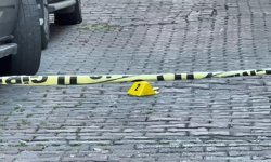 Kağıthane'de parkta uyardığı gençlerin saldırdığı polis ateş açtı, kaldırımdaki berber vuruldu