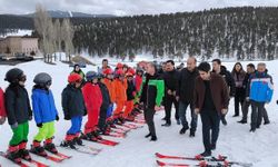 Kars'ta 2 bin ilkokul öğrencisi kayakla tanıştı