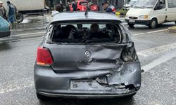 Kazada kamyonun devirdiği beton elektrik direğinin altında kalan bisikletli öldü