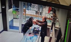 Kendisini polis olarak tanıtıp, bilezik alarak kaçan şüpheli tutuklandı