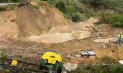 Mersin'de sağanak nedeniyle yol çöktü