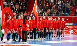 Milli maçta kalp krizi geçiren gazeteci, hayatını kaybetti