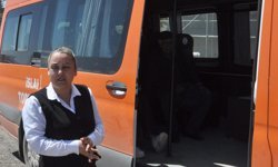 Minibüs şoförü Demet, aracında rahatsızlanan yolcuyu sağlık ekiplerine ulaştırdı