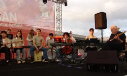 Müzisyen Cahit Berkay, Bursa'da konser verdi