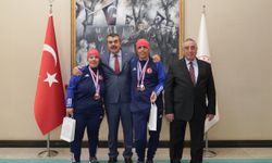 Otizmli ikiz kayakçıların hedefi dünya şampiyonluğu